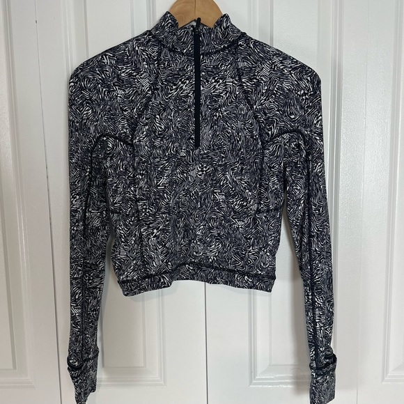 lululemon athletica Tops - Lululemon Its Rulu Run Cropped Half Zip Size 6